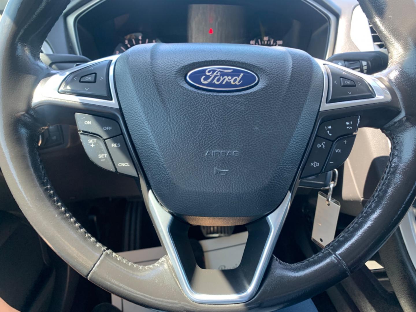 2013 Silver /Black Ford Fusion SE (3FA6P0H99DR) with an 2.0L L4 DOHC 16V engine, AUTOMATIC transmission, located at 1830 North Belt Line Road, Irving, TX, 75061, (469) 524-0199, 32.834373, -96.993584 - Photo#13